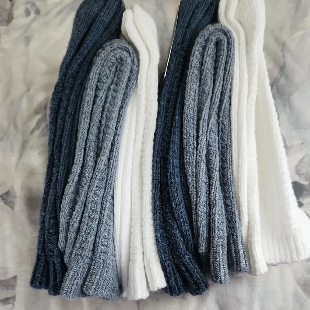 Universal Thread 6 Pairs Of Women's Ribbed Crew Socks - Blue and White - Picture 2 of 5